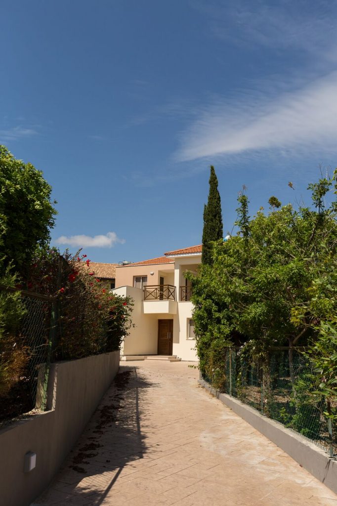 Driveway-to-the-house-682x1024